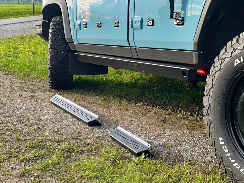 Rockslider on Grenadier with attachable steps on ground